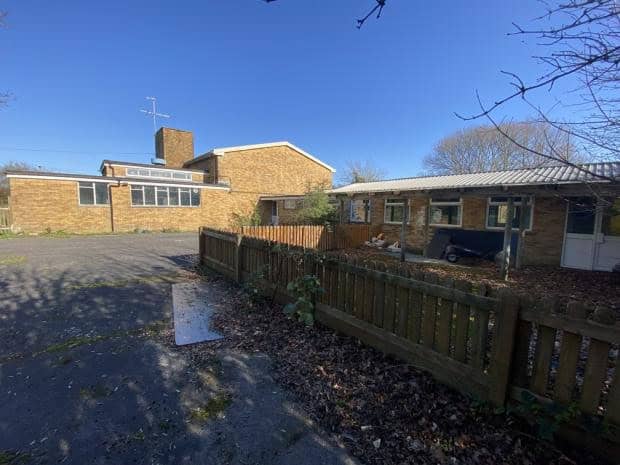 pic of Wiltshire primary school up for auction